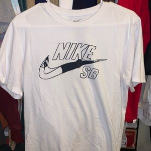 White nike SB shirt